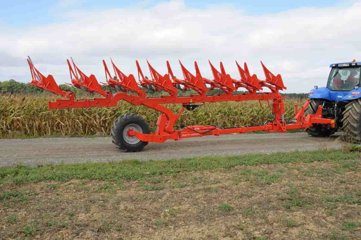 تصویر 1 از گاوآهن شخم زدن با کاربرد بی رقیب در عملیات مزرعه